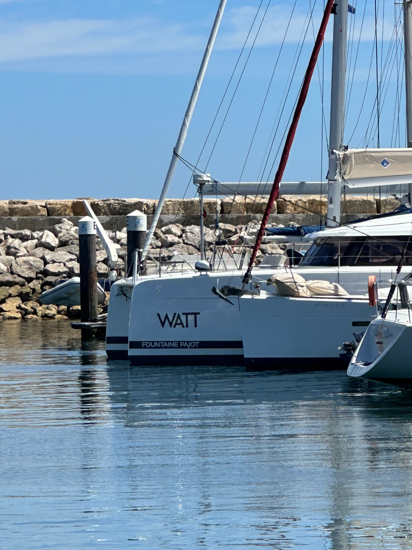 Proa do WATT junto à doca
